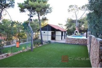 011 2016 484 island of Hvar house with pool and sea view for sale