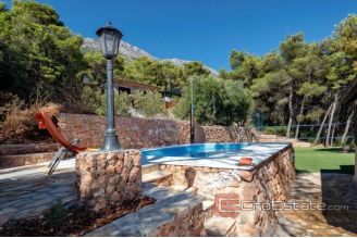011 2016 484 island of Hvar house with pool and sea view for sale