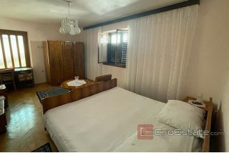 010 2036 01 Kastela stone house with sea view for sale