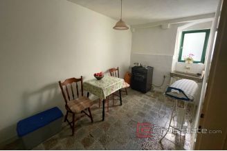 010 2036 01 Kastela stone house with sea view for sale