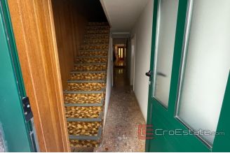 010 2036 01 Kastela stone house with sea view for sale