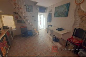 012 2016 485 Trogir house in a row on 4 floors for sale
