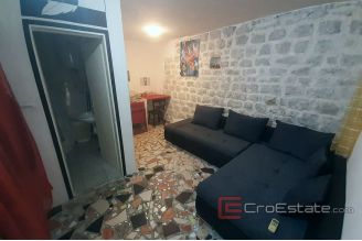 012 2016 485 Trogir house in a row on 4 floors for sale