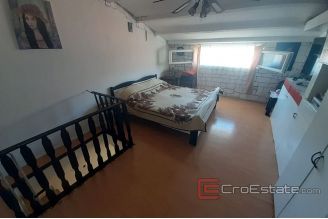 012 2016 485 Trogir house in a row on 4 floors for sale