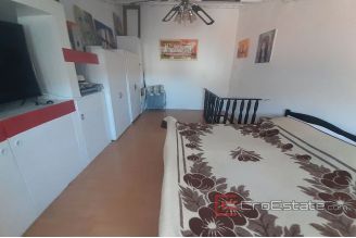 012 2016 485 Trogir house in a row on 4 floors for sale