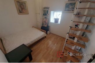 012 2016 485 Trogir house in a row on 4 floors for sale