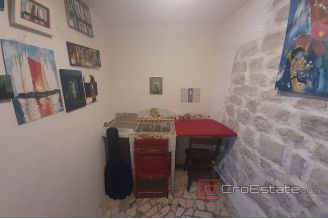 012 2016 485 Trogir house in a row on 4 floors for sale