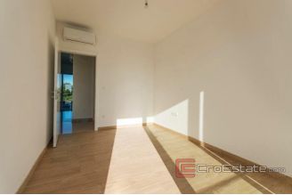 010 2038 01 near zadar two bedroom apartment seaview for sale