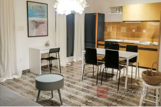007 5069 30 omis one bedroom apartment with seaview for sale