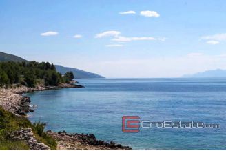 09 2016 60 Hvar kuca prvi red do mora