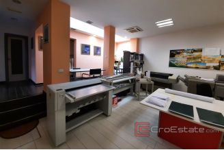 014 2039 01 Split firule business space for sale