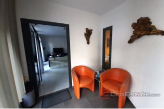 014 2039 01 Split firule business space for sale