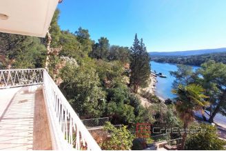 012 2029 31 island hvar seafront apartment house for sale