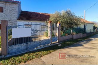 010 2018 176 Zadar  house with a yard for sale