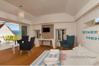 016 2018 177 Brac stone house with pool for sale