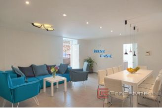 016 2018 177 Brac stone house with pool for sale