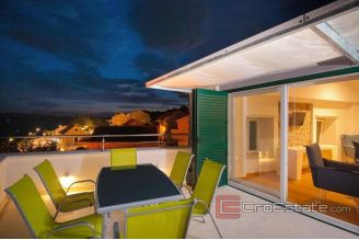 016 2018 177 Brac stone house with pool for sale