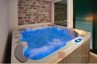 016 2018 177 Brac stone house with pool for sale