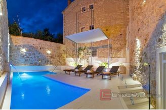 016 2018 177 Brac stone house with pool for sale