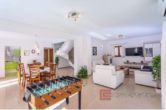 018 2026 78 Omis house with pool for sale