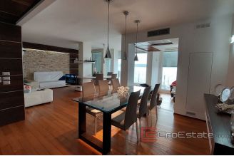 010 2018 179 Zadar villa in first row to the sea for sale