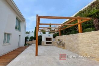 010 2018 179 Zadar villa in first row to the sea for sale