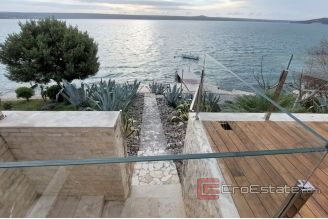 010 2018 179 Zadar villa in first row to the sea for sale