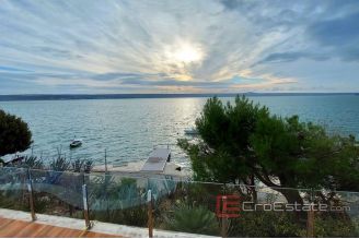 010 2018 179 Zadar villa in first row to the sea for sale