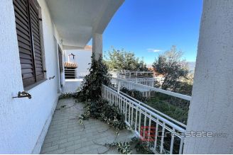 018 2036 06 island ciovo house with sea view for sale