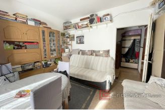009 2036 07  split center duplex two bedroom apartment for sale