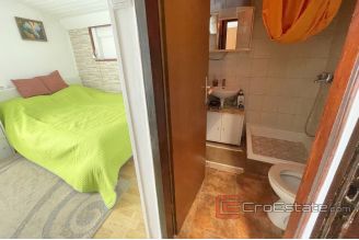 009 2036 07  split center duplex two bedroom apartment for sale