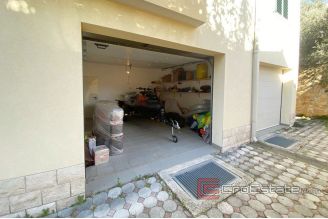 015 2036 08 island ciovo modern apartment for sale