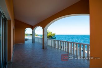 17 2013 125 Korcula house by the sea for sale