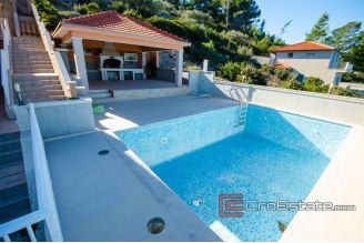 17 2013 125 Korcula house by the sea for sale