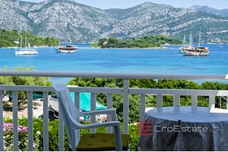 20 5071 30 Korcula house seafront for sale