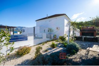 20 5071 30 Korcula house seafront for sale