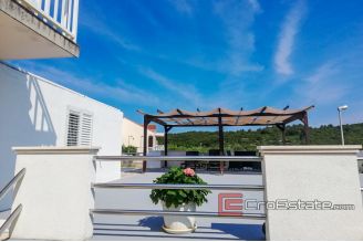 20 5071 30 Korcula house seafront for sale