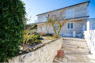 20 5071 30 Korcula house seafront for sale