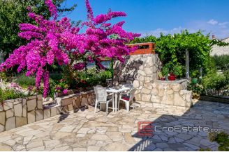 20 5071 30 Korcula house seafront for sale