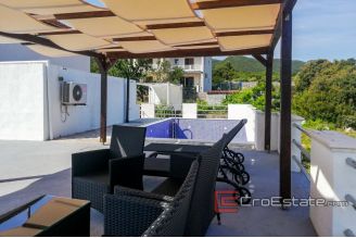 20 5071 30 Korcula house seafront for sale