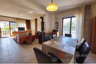 019 2029 32 vodice apartment house near sea for sale