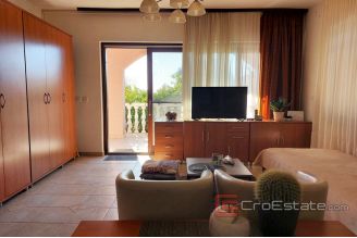 019 2029 32 vodice apartment house near sea for sale