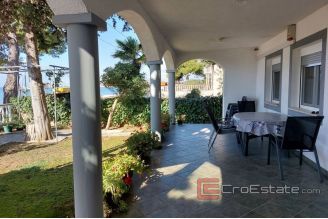 018 2116 02 Zadar house first row to the sea for sale