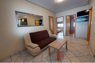 018 2116 02 Zadar house first row to the sea for sale