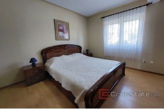 018 2116 02 Zadar house first row to the sea for sale