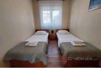 018 2116 02 Zadar house first row to the sea for sale