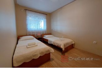 018 2116 02 Zadar house first row to the sea for sale