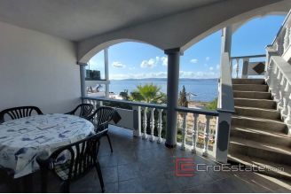 018 2116 02 Zadar house first row to the sea for sale