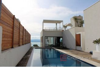 019 2042 01 near omis modern vila with sea view for sale