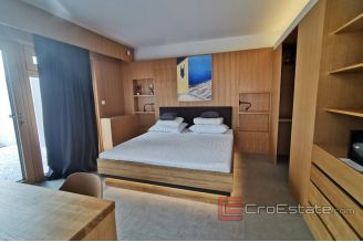 019 2042 01 near omis modern vila with sea view for sale